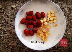 红枣百合银耳莲子糖水的做法图解2