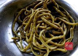 青椒炒泡菜的做法图解1