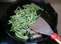 猪肉炒蒜苔的做法图解3