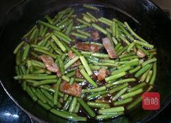 猪肉炒蒜苔的做法图解5