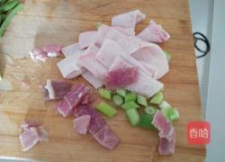 猪皮炖豆角的做法图解1