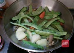 猪皮炖豆角的做法图解6