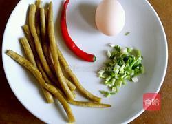 酸豆角炒花饭的做法图解1