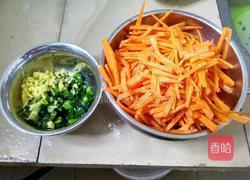 卤肉炒胡萝卜的做法图解2