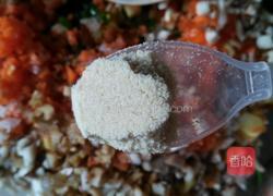 红萝卜玉米香菇肉饺子的做法图解5