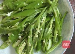 尖椒炒腊香肠的做法图解1