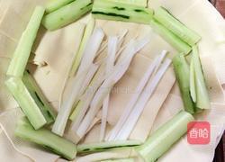 京酱鸡丝的做法图解1