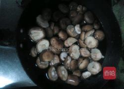 鸡翅根炖香菇的做法图解5