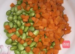 毛豆炒肉丁的做法图解1