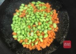 毛豆炒肉丁的做法图解3