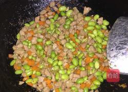 毛豆炒肉丁的做法图解6