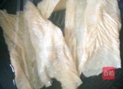 凉拌豆皮金针菇的做法图解2