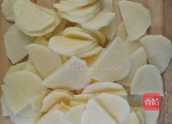 红烧土豆片的做法图解1
