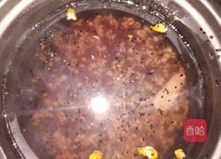 红豆薏米红枣核桃粥的做法图解2