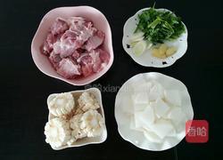 白萝卜玉米排骨汤的做法图解1