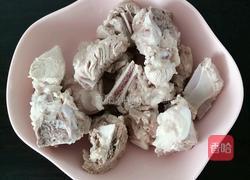 白萝卜玉米排骨汤的做法图解4