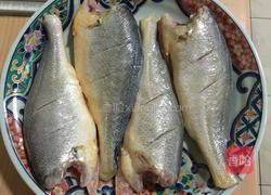 家常炖黄鱼的做法图解1