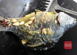 家常炖鲤鱼的做法图解7