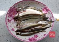 干炸小鱼的做法图解1