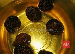 香菇炖鸡腿的做法图解1