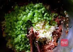 Illustration of how to make lace dumplings (sauerkraut and fresh meat stuffing) 8