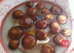 耗油香菇烧鸡翅的做法图解1