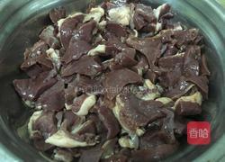 猪心炒辣椒的做法图解3