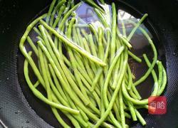 酱香肉末豆角的做法图解1