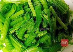 爆炒南瓜藤的做法图解2