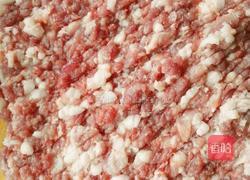 猪肉卷心菜馅饼的做法图解1