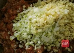 猪肉卷心菜馅饼的做法图解7