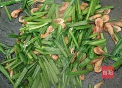 河虾炒韭菜的做法图解3