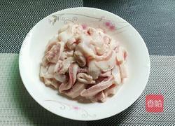 蒜苗焖猪头肉的做法图解1