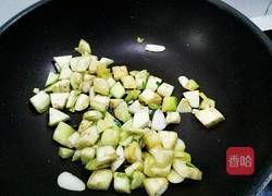 豆腐片炒茄子的做法图解5