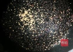 第一次尝试做腊味饭黑米腊味饭的做法图解1