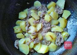 土豆焖牛肉的做法图解7