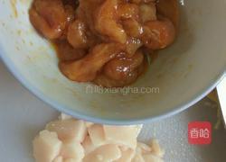 酸菜炒肉的做法图解1