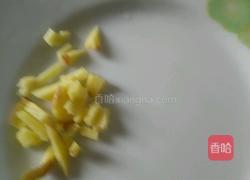 青椒炒毛豆玉米粒的做法图解2