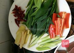 蒜苗猪血的做法图解2