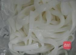 牛肉炒河粉的做法图解1