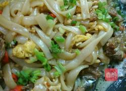 牛肉炒河粉的做法图解10