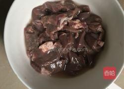 青椒炒猪肝的做法图解1