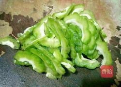 耗油苦瓜的做法图解2