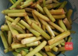 炒芋梗的做法图解1