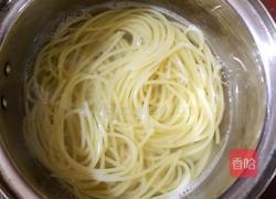 蛤蜊罗勒意面的做法图解3