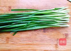 鸡蛋炒韭菜末的做法图解1