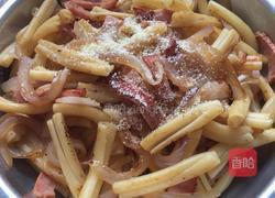 培根炒洋葱芝士拌手卷形意粉的做法图解7