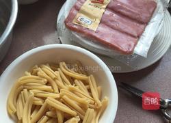 培根炒洋葱芝士拌手卷形意粉的做法图解1