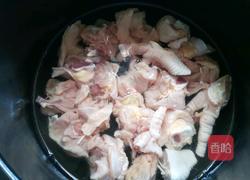 姜丝鸡块的做法图解1