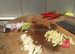 剁椒鱼头（芝麻味）的做法图解2